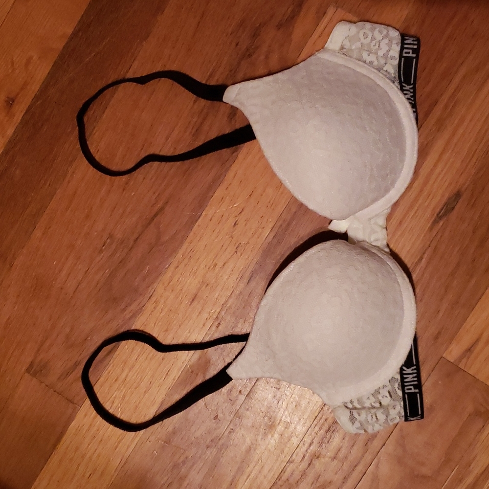 Victoria's Secret White Lace Bra size 32A